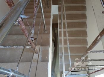 Укладка ПВХ покрытия на лестничных ступенях и маршах