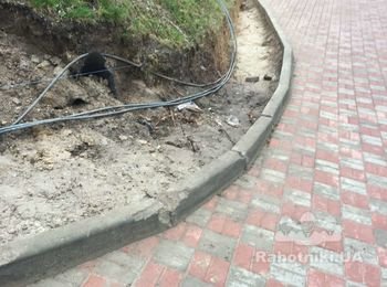 Бардюри та тротуарна плитка