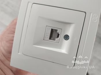 Установить пять компьютерных розеток