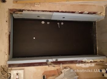 Откос возле входной двери