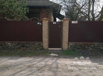 Кирпичный забор из проф настила