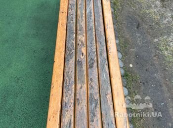 Вскрыть лаком брусы уличных лавочек