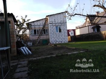 Фасад одноповерхового будинку з подшивою