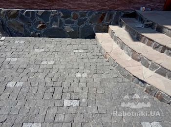 Облицовка природным камнем и укладка тротуарной брусчатки