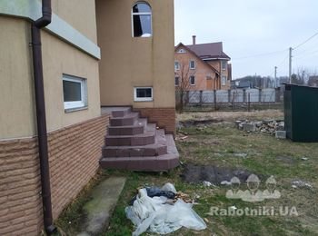 Гнедин забетонировать порог на 11 ступеней