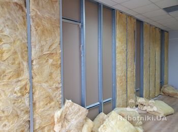 Гипсокатонная перегородка с дверью и покраска стен