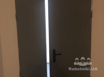 Установка дверей и замков на них