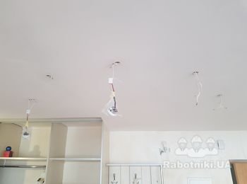 Поченить розетку подключить лампочки