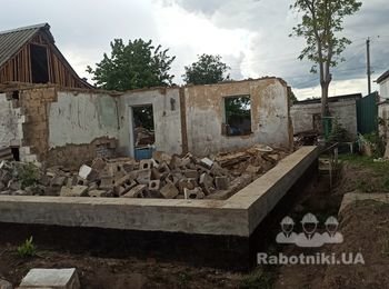 Уборка территории.перенос земли.заливка фундамента