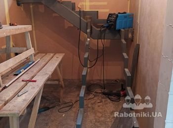Покрасить металлический каркас лестницы