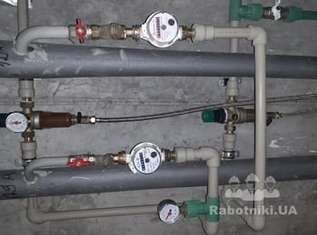 Выполнить две врезки в стояк, металл