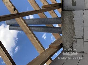 Кладка блока вентканалов и дымохода над кровлей