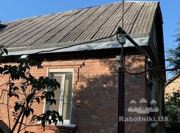 Замена шифера 80м2 на двускатной крыше на новый шифер.