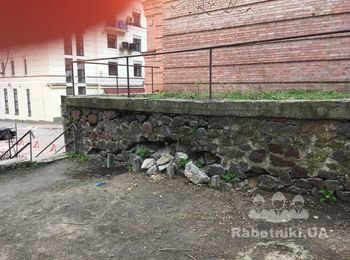Ремонт подпорной стены из бута, устройство дренажа