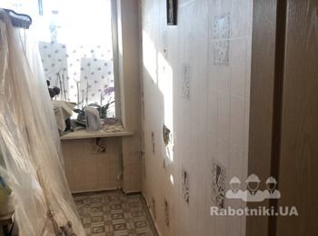 Подготовить стены и поклеить обои + доп. работы