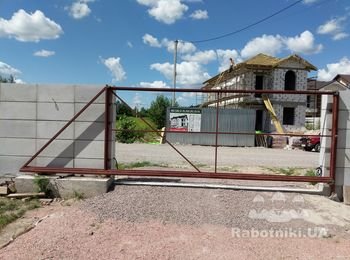 Покрасить металлический каркас откатных ворот по месту