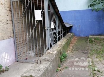 Ремонт цоколя здания и холла парадного.