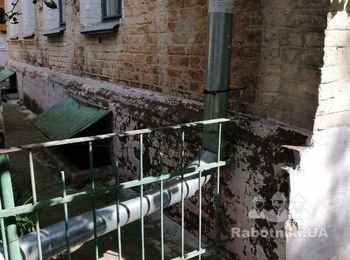 Ремонт цоколя здания и холла парадного.