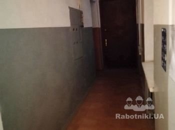 Ремонт цоколя здания и холла парадного.