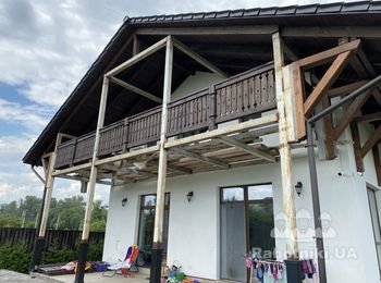 Облицевать камнем и покрасить металлические колонны