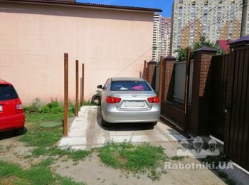 Навес для авто с небольшим чердаком для ивентаря