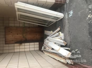 Перенести демонтированные деревянные окна на 60м