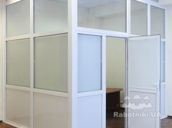 Монтаж металопластиковых перегородок в офисе