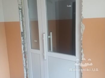 Выполнение металлических откосов на входных дверях