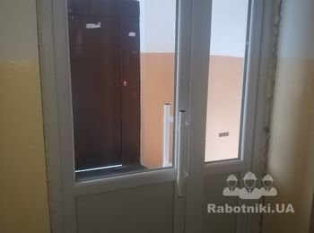 Выполнение металлических откосов на входных дверях