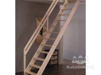 Деревянная лестница на чердак