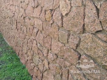 Разборка и вывоз забора из бутового камня.