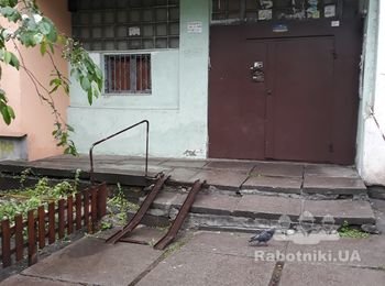 Ремонт крыльца многоэтажного дом (заливка бетоном и облицовка плиткой)