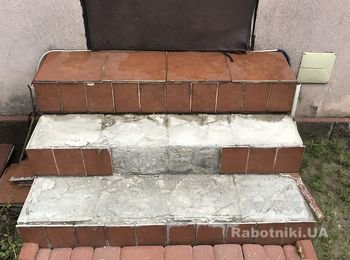 Положить плитку на ступеньках