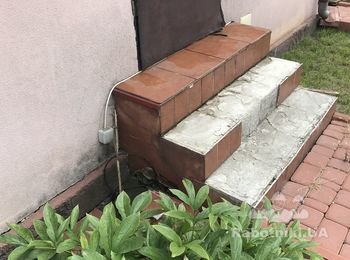 Положить плитку на ступеньках