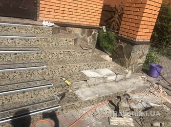 Переложить плитку на кусочке крыльца