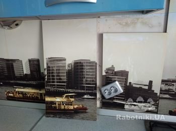 Нужно приклеить несколько отвалившихся плиток с кухонного фартука.