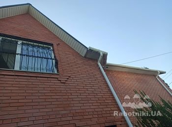 Монтаж и замена подшивы крыши