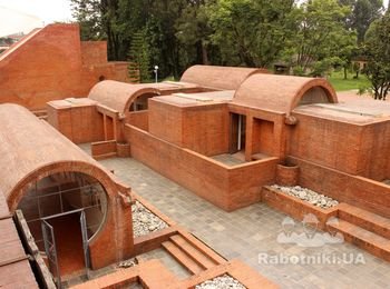 Требуется креативный дизайнер.