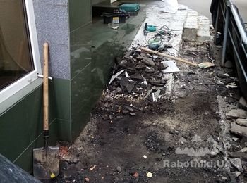Плиточник,на облицювання ступеньок і пандуса.
