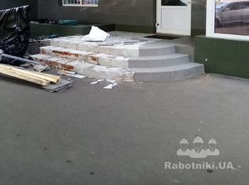 Плиточник,на облицювання ступеньок і пандуса.