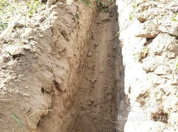 Доработать лопатой траншею после экскаватора. Чабаны-Хотов