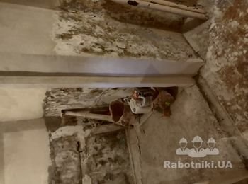 Укладання плитки 40м в під'їзді багатоквартирного будинку