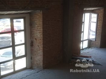 Нужно пошпаклевать откосы