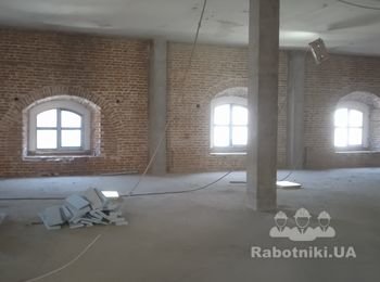 Нужно пошпаклевать откосы
