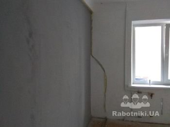 Перекрасить стены и потолок в комнате+коридор (стена не подготовлена)