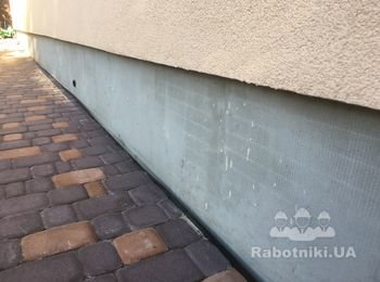 Нанести на цоколь дома мозаичную штукатурку Ceresit СT77