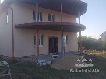 Установка бетонных балясин на два балкона в частном доме