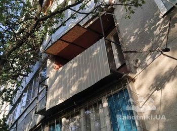 Зашить балкон профлистом и утеплить (второй этаж)