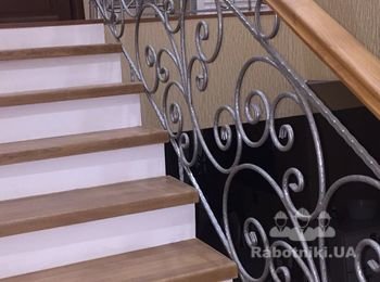 Сварить ограждение для лестницы из готовых кованых элементов