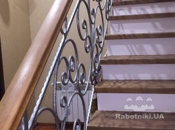 Сварить ограждение для лестницы из готовых кованых элементов